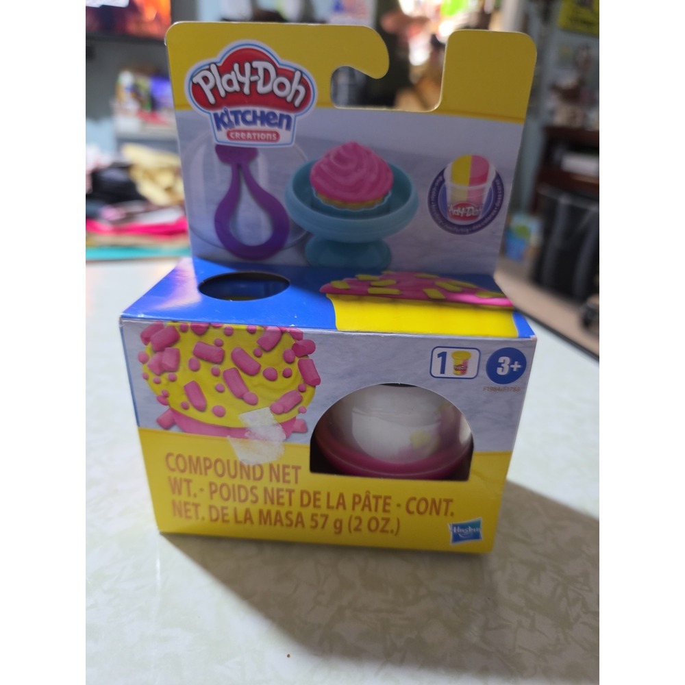 Play-Doh Kitchen Creations Cupcake Set Create Your Own Bag Charm Clip New